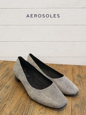 AEROSOLES Textured Grey Ballet Flats Size 5.5